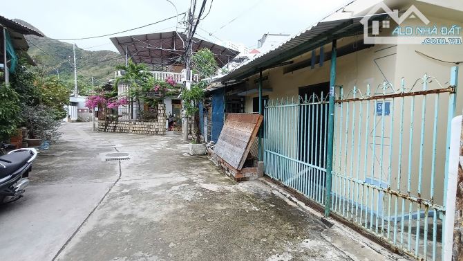 Bán nhà đất Hẻm Dương Hiến Quyền Vĩnh Hải Nha Trang - 1