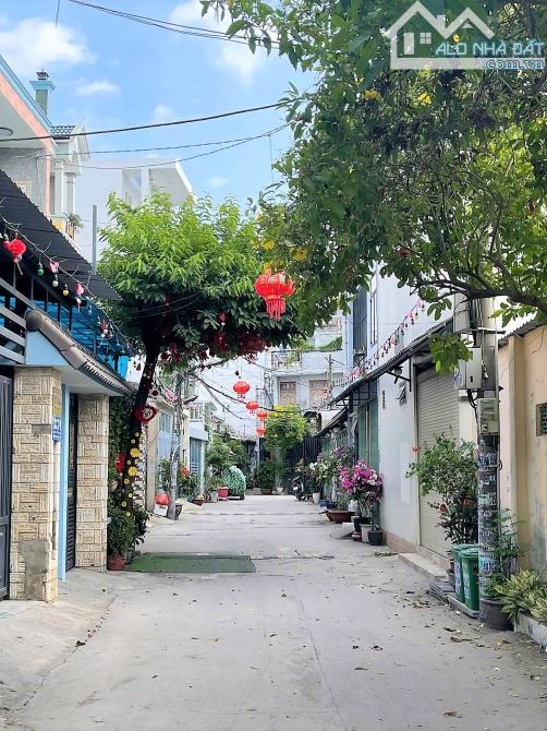 Nhà 2 lầu, hẻm xe hơi 1/ ngắn đường Tân Thới Hiệp 21. DT: 4x21m Giá: 5.5 tỷ - 1