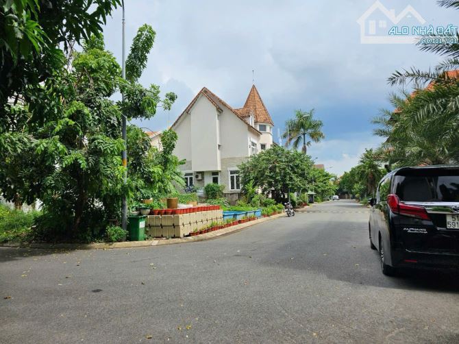 Đất  2 MT Compound bờ sông SG Nguyễn Văn Hưởng- GIÁ SIÊU HỜI.chỉ 300tr/m2. DT: 310m2 - 1