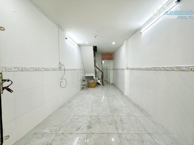 Ngay Vòng xoay Ngã 7. Q10. 42m2. 2 tầng. 2 mặt hẻm thông thoáng. Chỉ 6 tỷ TL - 1