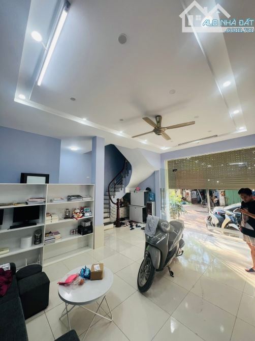 BÁN NHÀ TRUNG KÍNH ĐÔI 50M2, MT 6.3M, 4 TẦNG, 2 MẶT THOÁNG VIEW CÔNG VIÊN, GIÁ 20 TỶ, 4 PN - 1