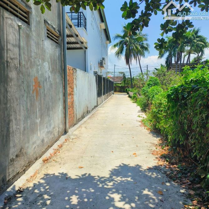 Đất dân thị trấn hướng Đông Nam ngay ngã ba Thành phù hợp làm nhà vườn - 1
