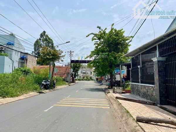 Định cư NN cần bán gấp 600m2 full thổ cư mặt tiền đường nhựa Long Phú, thị trấn Cần Giuộc - 1