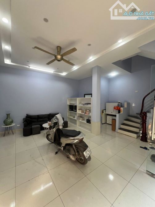 BÁN NHÀ PHỐ TRUNG KÍNH 42m2 20ty KINH DOANH - OTO TRÁNH - TIỆN ÍCH KHÔNG ĐẾM XUỂ - 1