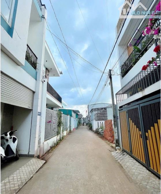 Bán nhà lầu hẻm 40 Dương Văn Nga - 1