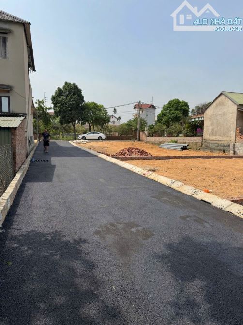 Chủ cần tiền bán gấp lô đất 100m2 thôn 3 phú cát mặt tiền rộng full thổ cư - 1