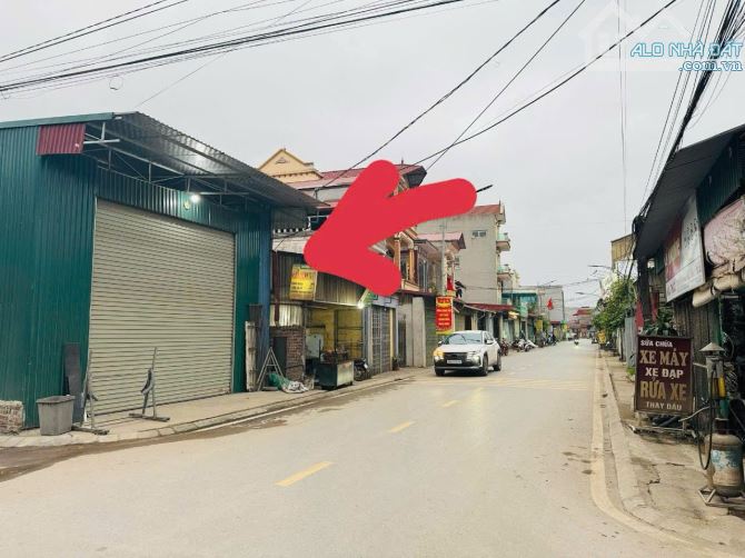 Trục chính kinh doanh sầm uất , trung tâm xã Mễ sở. Pháp lí rõ nét. Dt:92,5m - 1