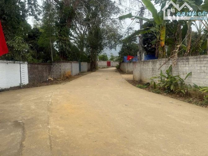 Bán Lô Đất 360m2_75M2 TC, Giá 3 Tỉ Tại Xã Vân Hoà Ba Vì, View Thoáng Sổ Hồng Vuông Nở Hậu - 1