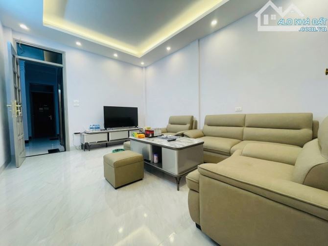 NHÀ ĐẸP VIP KIM ĐỒNG - 5 TẦNG THANG MÁY, PHÂN LÔ BÀN CỜ, 10M OTO TRÁNH - GIÁ 17 TỶ - 1