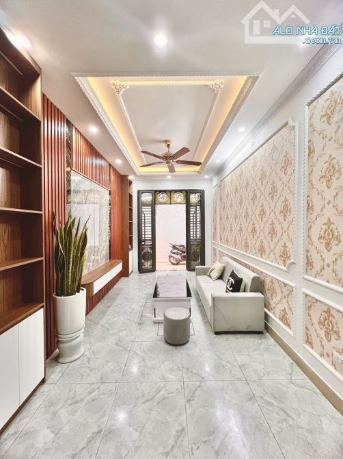 LĨNH NAM🏡NGÕ THÔNG  Ô TÔ –  TRƯỚC CỬA  XE  BA GÁC ĐỖ - 35M² x 5 TẦNG – FULL NỘI THẤT - 1