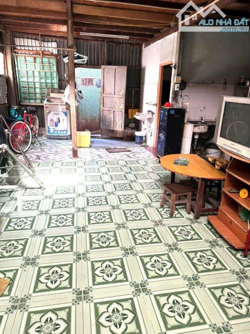 🏡 Cần chuyển nhượng lại căn nhà cấp 4 mặt tiền đường 30/4 như hình.  👍 Vị trí nhà thuộc - 1