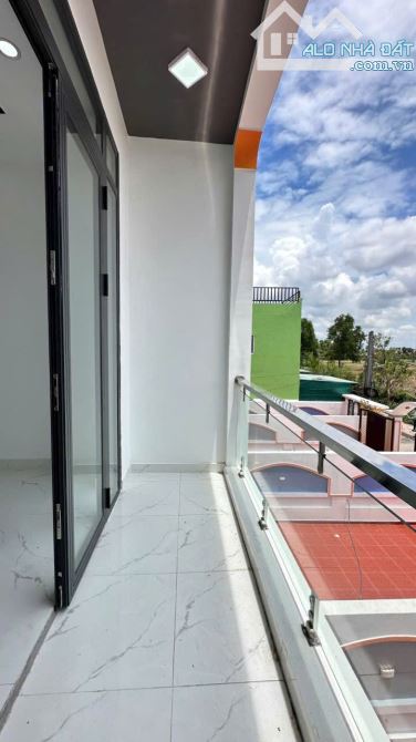 NHÀ MẶT TIỀN 172M2 ĐÃ HOÀN CÔNG GẦN KHU CÔNG NGHIỆP CẦU TRÀM - 1