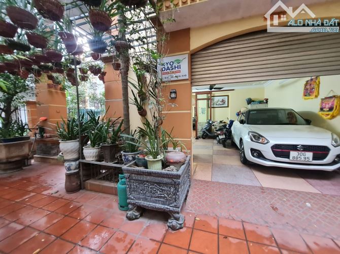 Hàng Hiếm. Bán Biệt Thự 4 Tầng Lô Góc 4 mặt thoáng Phố Xã Đàn. 200m2- MT:8,7m - 1