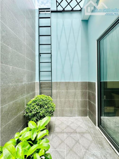 Chị Thảo cần bán gấp nhà Ông Ích Khiêm, Quận 11. Giá: 3 Tỷ 240 / 52.8m. Sổ hồng riêng - 12
