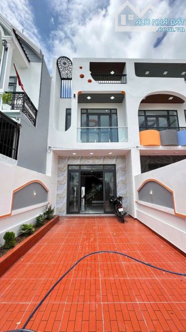 NHÀ MẶT TIỀN 172M2 ĐÃ HOÀN CÔNG GẦN KHU CÔNG NGHIỆP CẦU TRÀM - 12