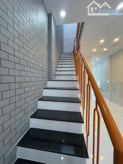 Bán ĐẤT tặng nhà 2 tầng p10 Quận 6 - 2 mặt tiền đường xe tải - 4x14 vuông vức - 16