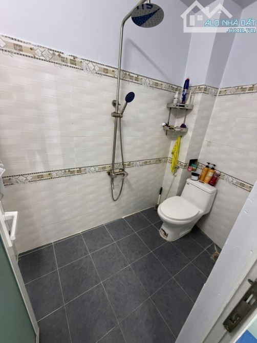Cần Bán Gấp Nhà Hẻm Nội Bộ Đường Phạm Hữu Lầu Dĩ An Vị Trí Đẹp - 17