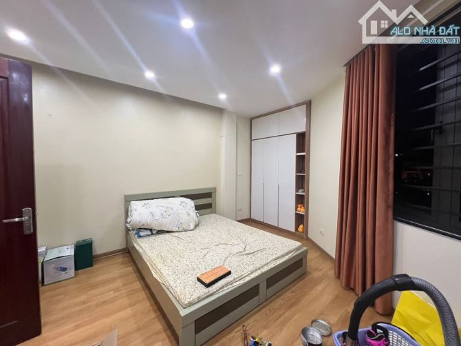 CẦN BÁN GẤP NHÀ LÔ GÓC VIP LA KHÊ – 3 Ô TÔ TRÁNH – 5 TẦNG – 40/60m – GIÁ CHỈ 18.8 TỶ - 2