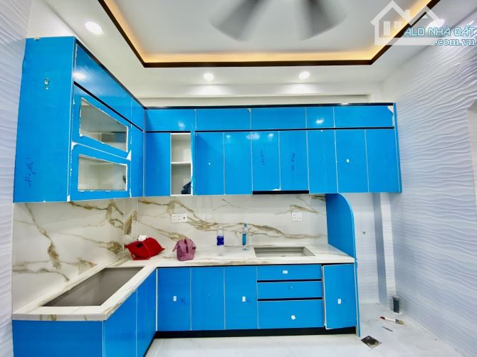 Ngô Gia Tự. Q10. Hẻm gần 4m thông. 3 tầng mới tinh. 4Pn. 3wc. Chỉ 8.2 tỷ. - 2