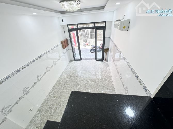 Hẻm 6M Trần Bình Trọng. Q10. Nhà 5 tầng mới tinh. 5PN. 6WC. Sổ vuông HC đủ. Chỉ 9,x tỷ - 2