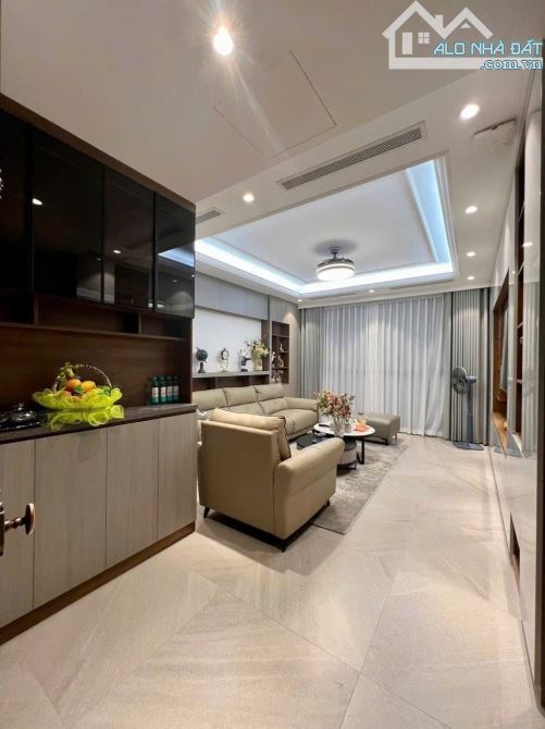 PHÂN LÔ PHÙNG CHÍ KIÊN-NGHĨA ĐÔ-CẦU GIẤY-8 TẦNG-THANG MÁY-Ô TÔ VÀO NHÀ - NGÕ THÔNG 19.3 TỶ - 2