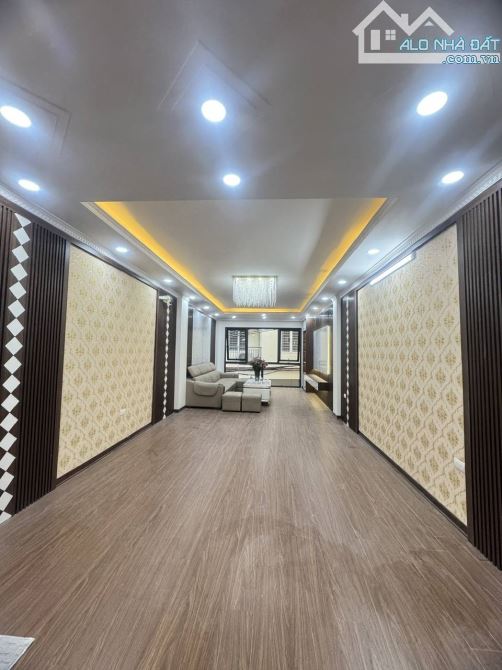 CẦN BÁN GẤP, NHÀ PHÂN LÔ, HOÀNG QUỐC VIỆT, 35M, Ô TÔ ĐỖ CỬA, 11 TỶ - 2