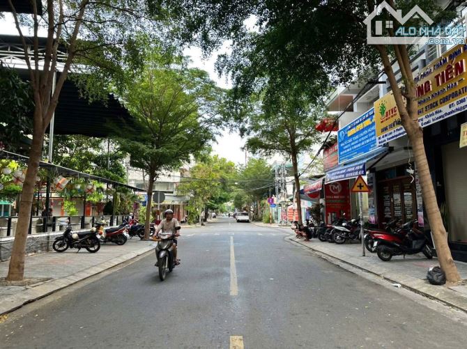 Bán nhà đất đường Mê Linh, TTTP Nha Trang. Đang cho thuê. 194m2 ngang 8m. Giá bán 23 tỷ - 2