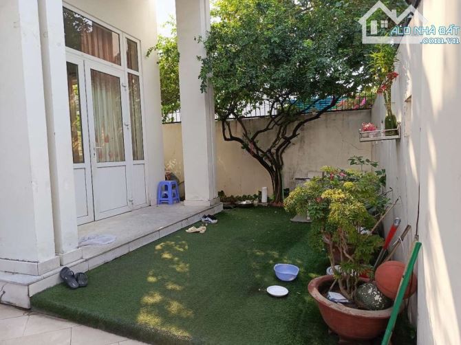 BIỆT THỰ VIP KDC SÔNG ĐÀ, 2 LẦU 10X20M 5PN 4WC GARA OTO, SÂN VƯỜN TRƯỚC SAU MÁT MẺ - 2