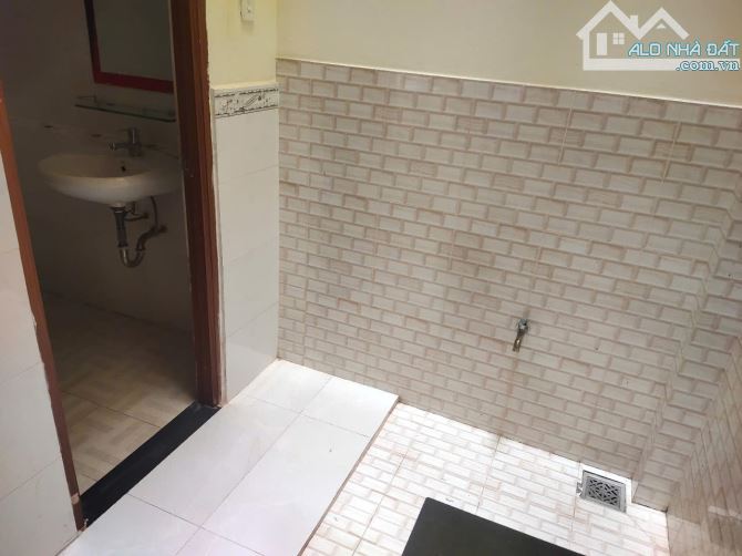 Cho thuê nhà mặt tiền, tiện ở + kd, gần chợ Hiệp Bình. 1 trệt 2 lầu, 3pn 4wc - 2