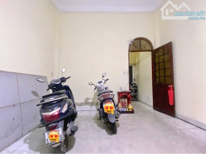 Giảm SỐC 1 TỶ MẶT TIỀN KHU SÂN BAY  83M² - NGANG 8M - 3 TẦNG chỉ 20 tỷ - 2