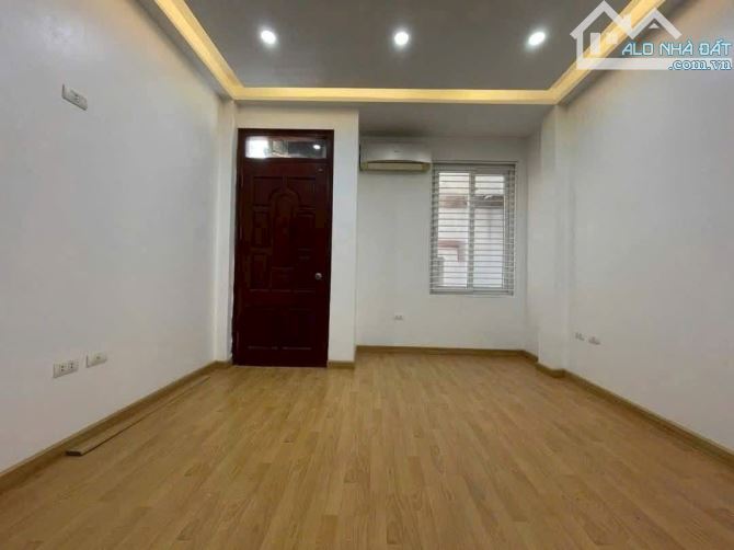 BÁN NHÀ Mặt ngõ Nguyễn Đình Chiểu, Hai Bà Trưng, Thang máy DT 44m,6 Tầng,MT 3,8m. G.iá 12, - 2