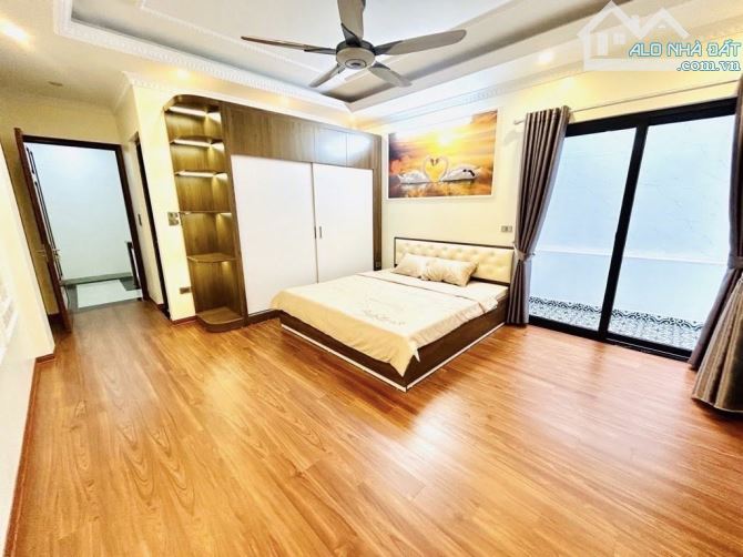 Minh Khai- Hai Bà Trưng. Diện tích rộng 45m2. 1 Ngoặt ra phố. Ba gác đỗ. Giá 8 tỷ 50tr - 2
