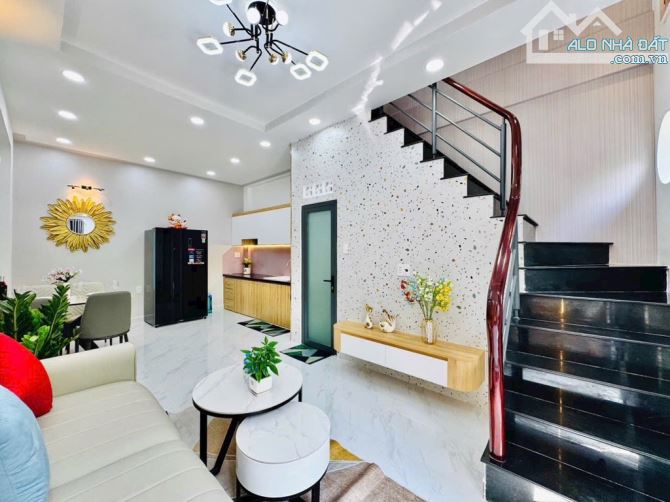 Siêu phẩm 2 tầng sát mặt tiền HẼM XE HƠI Sổ vuông A4 chỉ nhỉnh 5 tỷ - 2