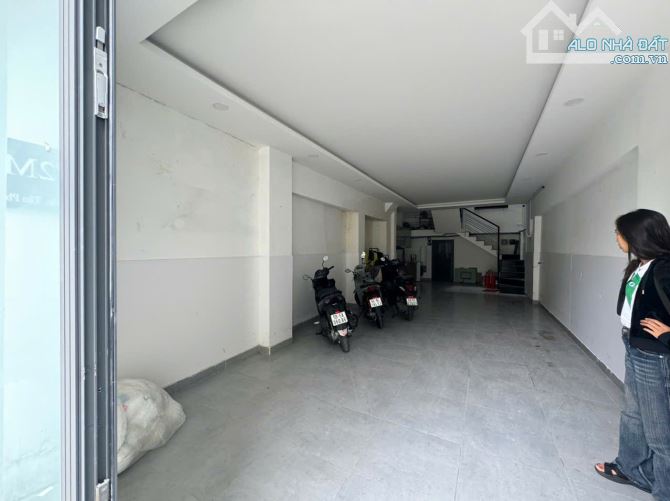 BÁN NHÀ HẺM 6 MÉT Ô TÔ NGUYỄN THỊ THẬP, QUẬN 7 – 90m2 – 3 TẦNG –5PN-5WC  - 9 TỶ 8 - 2