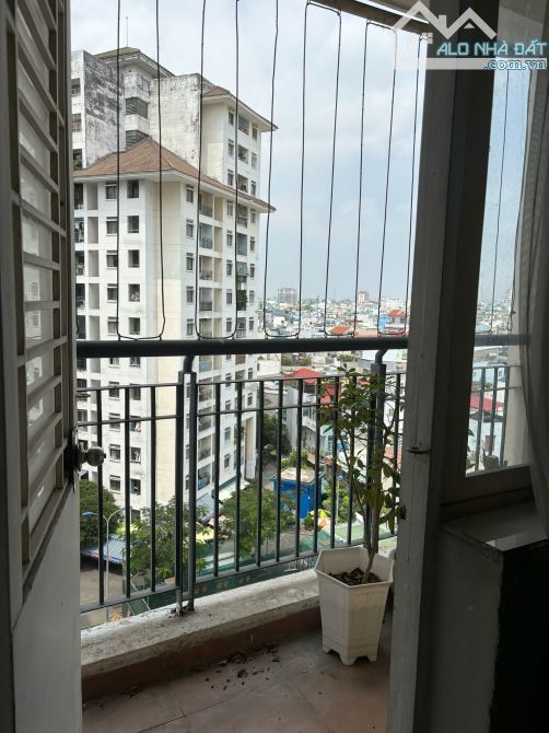 Chung cư 312 Lạc Long Quân quận 11 cần bán căn 2 phòng 64m2, sổ hồng đầy đủ - 2