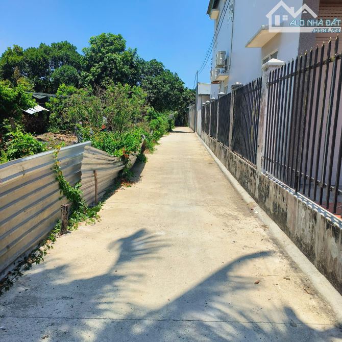 Đất dân thị trấn hướng Đông Nam ngay ngã ba Thành phù hợp làm nhà vườn - 2