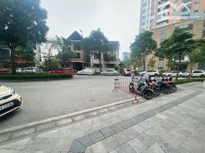 BÁN NHÀ CHUNG CƯ N03B Quân đội K35 - Tân Mai 92M2- MT 8M-3 PHÒNG NGỦ-MT 8M- GIÁ 6.4 Tỷ - 2