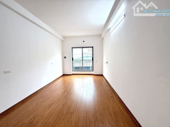 Bán nhà Phúc Lợi, DT 32m x 5 tầng, nhà mới về ở ngay, dân trí cao - 2
