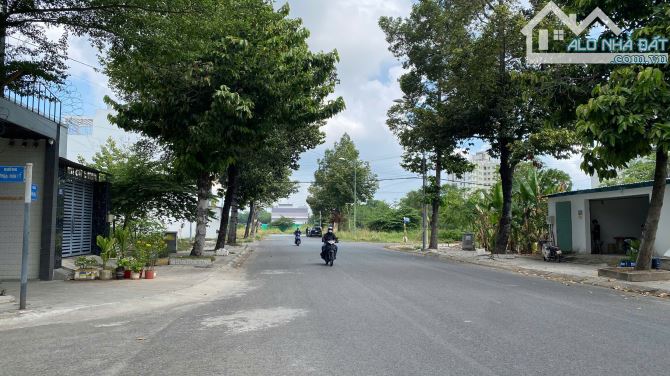Bán đất mặt đường Đàm Văn Lễ phường TM.Lợi Quận 2 cũ gần chợ nền Z9 (200m2) 160 tr/m2 - 2