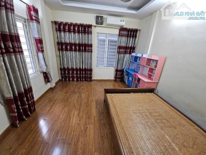 SIÊU PHẨM LÔ GÓC ,3 MẶT THOÁNG, CÁCH PHỐ CHỈ 30M, NHÀ ĐẸP TRUNG TÂM ĐỐNG ĐA 5,4 Tỷ - 2