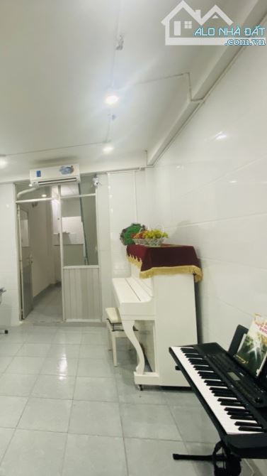 Mặt tiền Quận 4 giá chỉ 4.x tỷ – 3 tầng, kinh doanh cực tốt! - 2