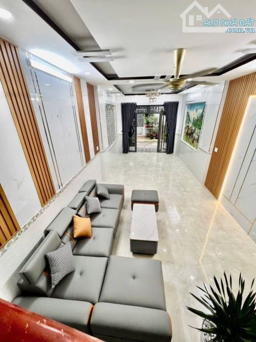 NHÀ HIẾM MẶT TIỀN HẺM XE HƠI BÁN NHÀ NGUYỄN THỊ MINH KHAI 64M² – 1 TRỆT 1 LỬNG 2 LẦU – 4PN - 2