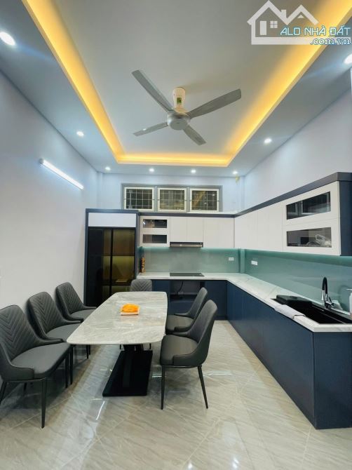 NHÀ ĐẸP VIP KIM ĐỒNG - 5 TẦNG THANG MÁY, PHÂN LÔ BÀN CỜ, 10M OTO TRÁNH - GIÁ 17 TỶ - 2