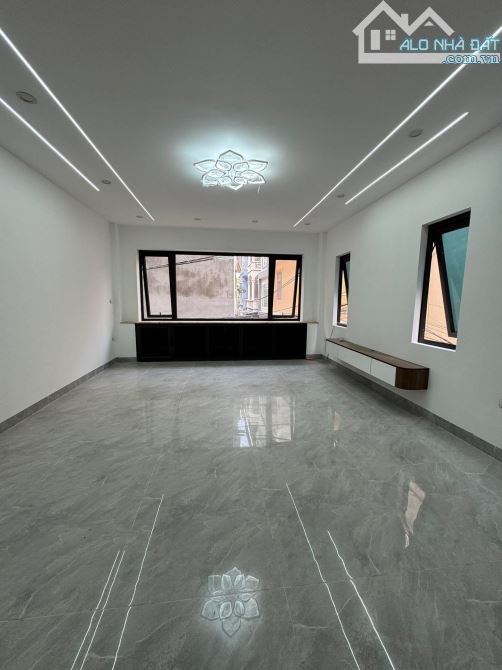 Bán nhà phố Kim Giang, Hoàng Mai, nhà xây mới, ô tô 7 chỗ ngủ trong nhà, mặt tiền khủng - 2