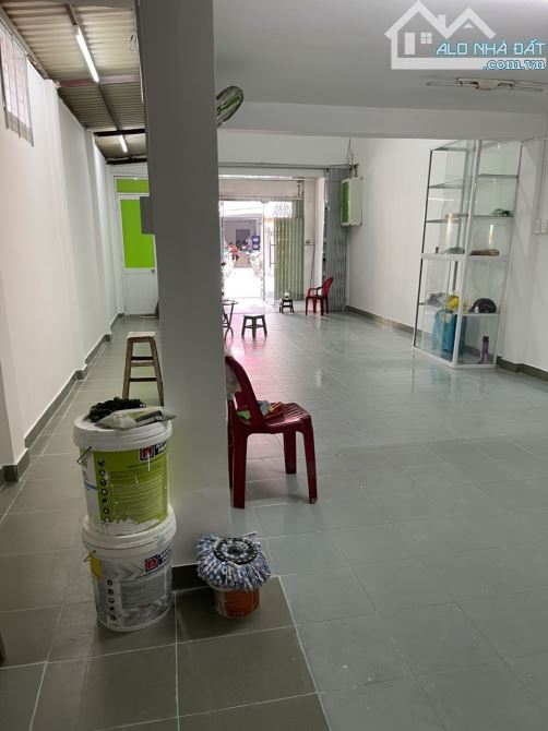 5x15m, nhà nguyên căn mặt tiền Phạm Văn Chí, P4, Quận 6. Giá 15 triệu - 2