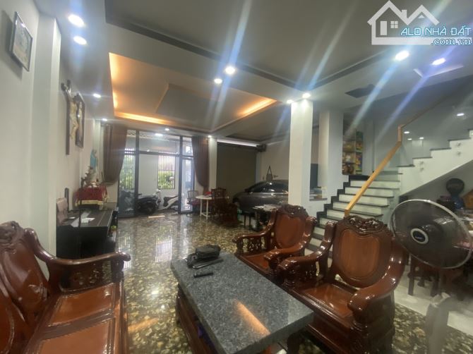 Nhà 3 tầng 7x16.8m mặt tiền hẻm 300,  60m ra Nguyễn văn Linh, Bình Thuận Q7 giá 25 tỷ - 2