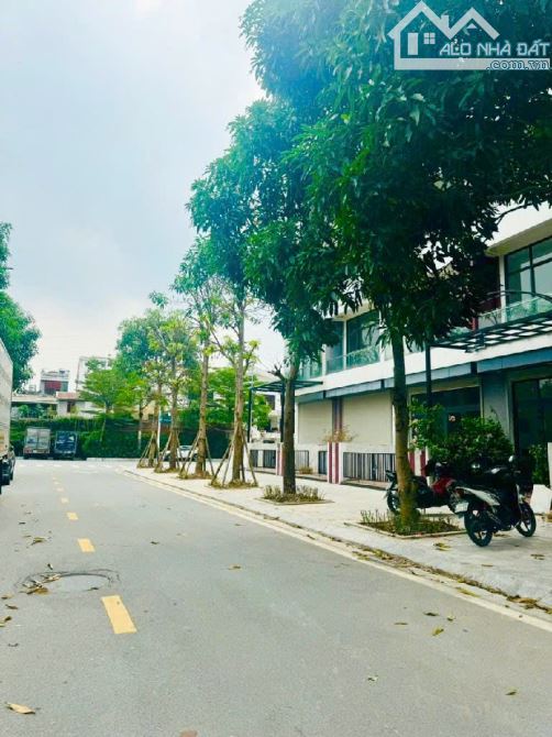 BIỆT THỰ LIỀN KỀ, KĐT BÌNH MINH GARDEN, PHỐ ĐỨC GIANG, LONG BIÊN, DT 80 M, 5 T, MT 5 M, GI - 3