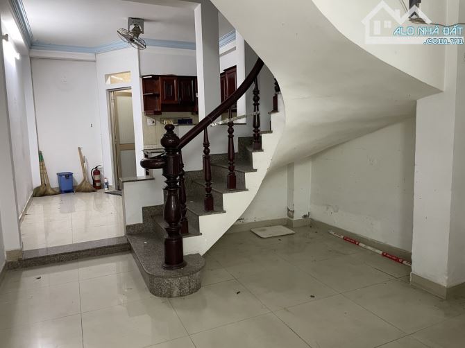 BÁN NHÀ PHÂN LÔ TRỊNH ĐÌNH TRỌNG - Ô TÔ ĐẬU NGÀY ĐÊM, 5 TẦNG 5 PN, 4 WC. Chỉ 7.5 tỷ TL - 3