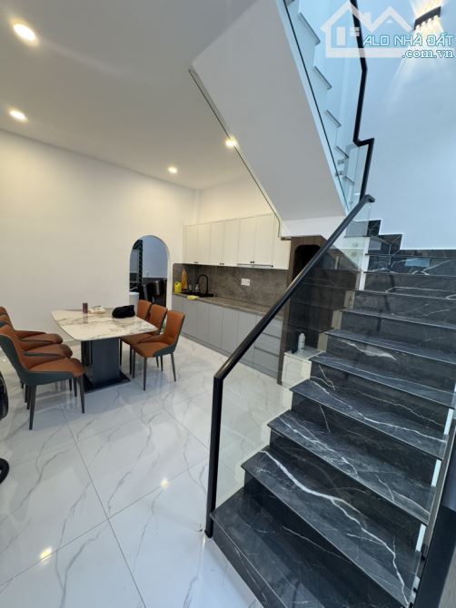 BÁN NHÀ - 2 TẦNG NỘI THẤT CAO CẤP – GẦN ĐẠI LỘ VÕ VĂN KIỆT -  SHR - HCĐ   Diện tích: 48m² - 3