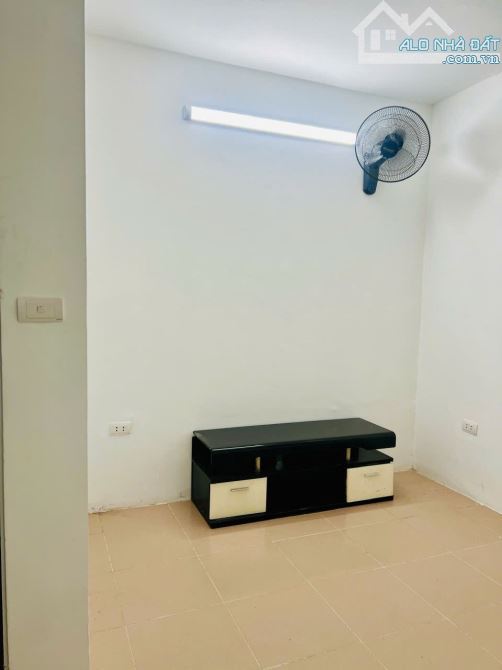 Cho thuê nhà Tập thể tầng 5 Giải Phóng 55m2, 2 ngủ, 7 Triệu - 3